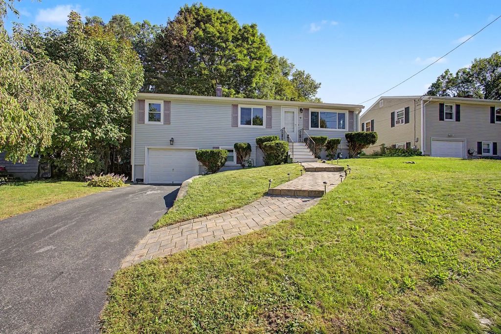 9 Johnson Ave, Johnston