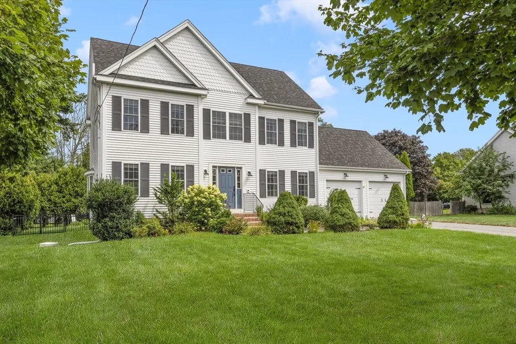 15 Arline Dr, Attleboro