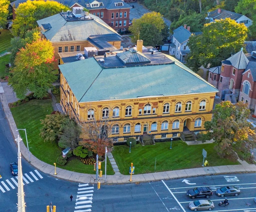 17 New South #302, Northampton