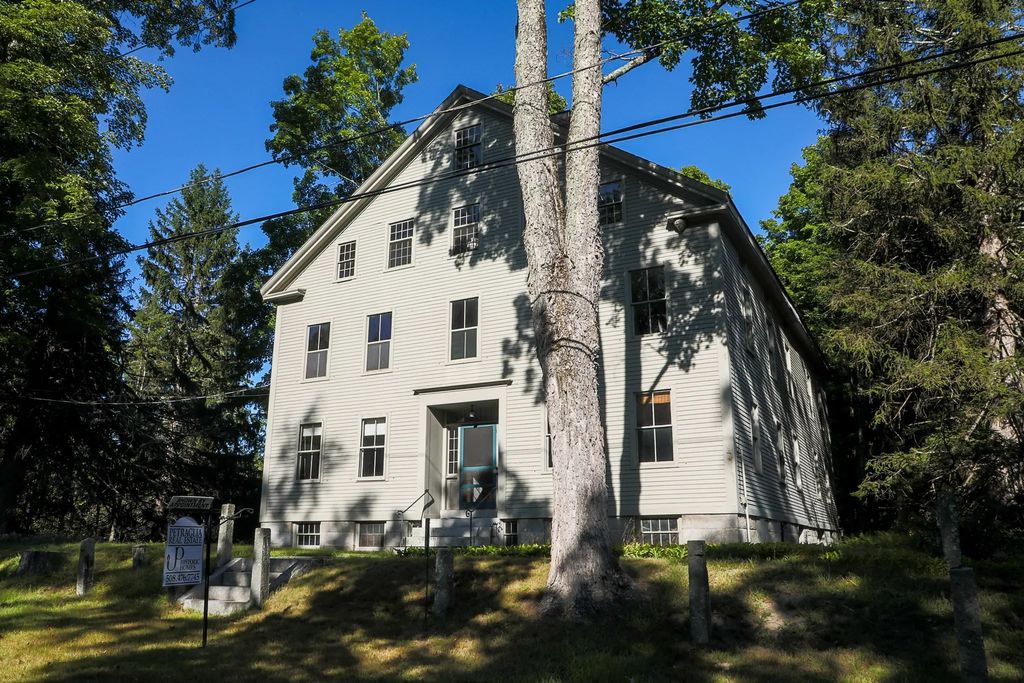 78 Shaker Rd, Harvard