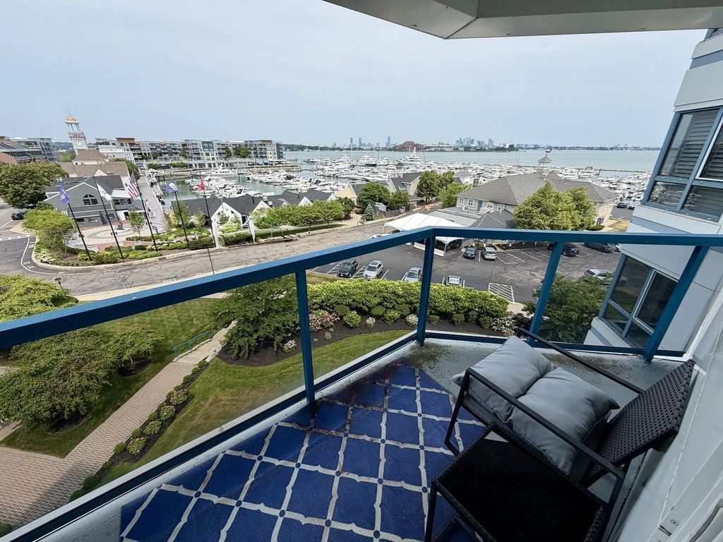 2001 Marina Dr #410, Quincy