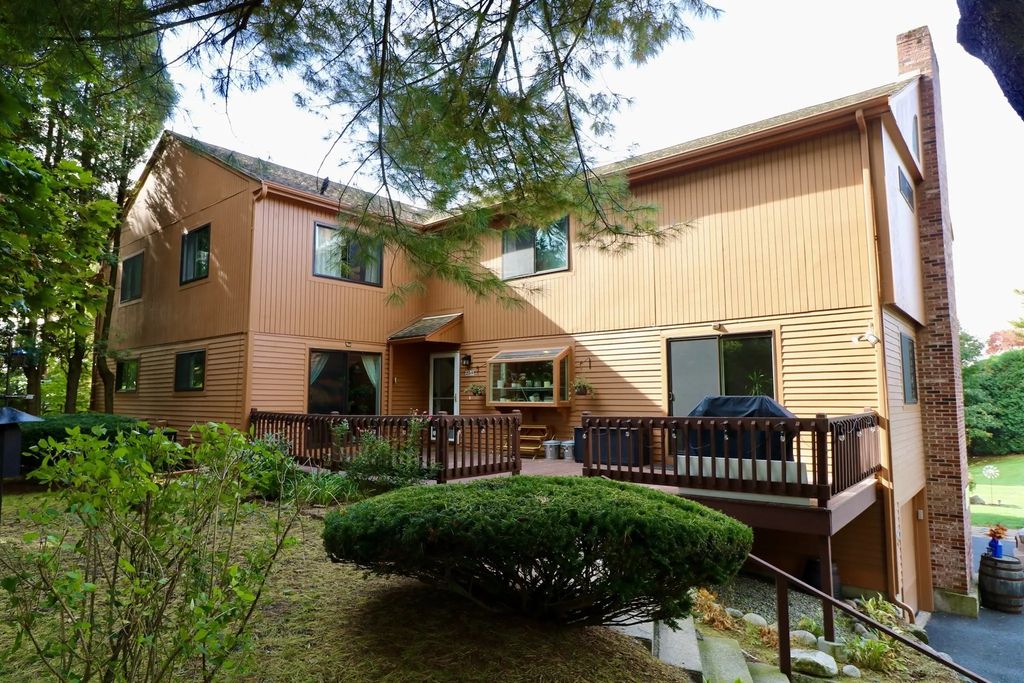 25b Country Club Ln #b, Milford