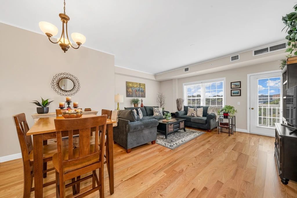 8 Walnut St #418, Peabody