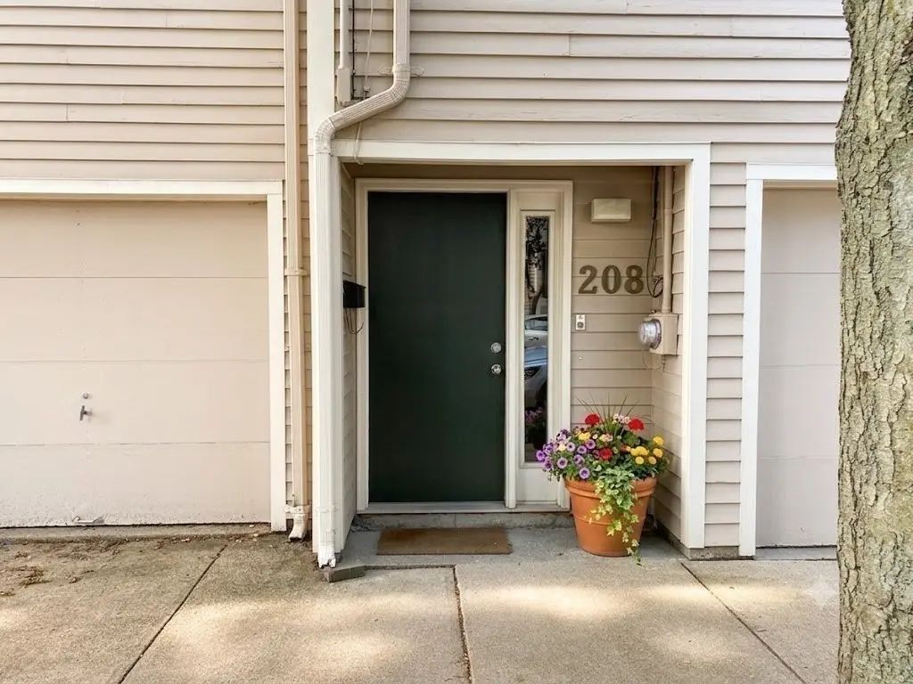 208 Charles #208, Cambridge