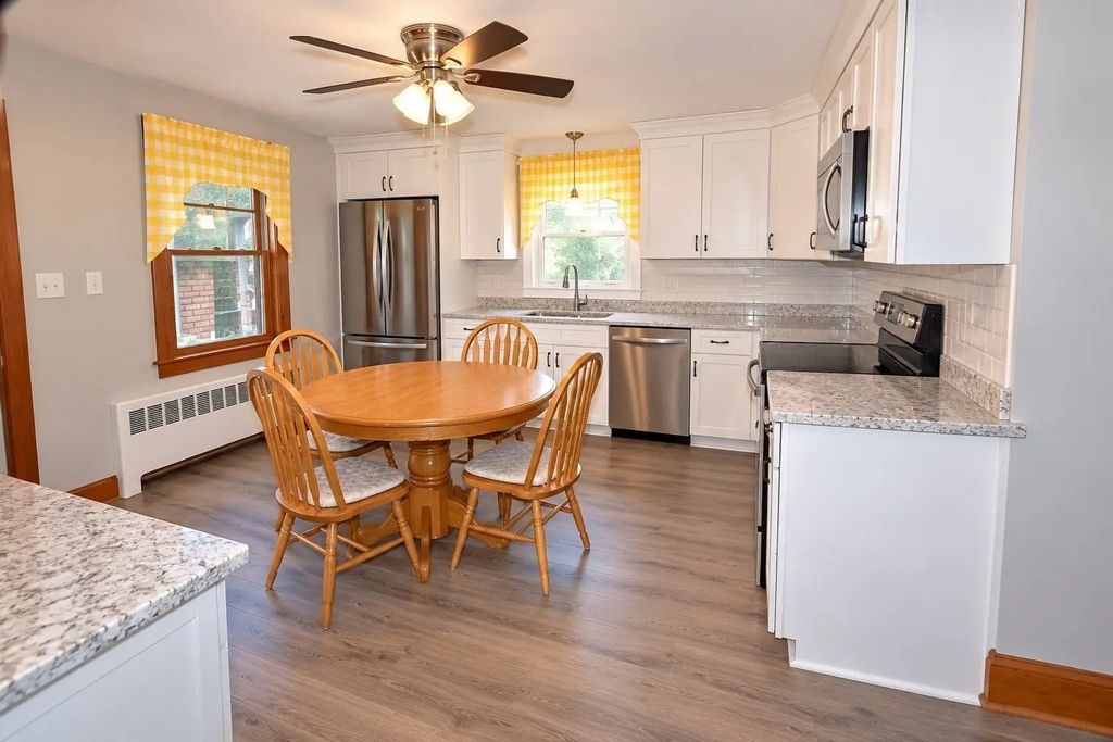 46 Litchfield Ave, Dracut