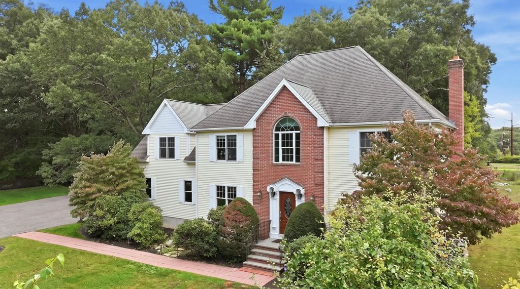 24 Goodnow Ln, Framingham