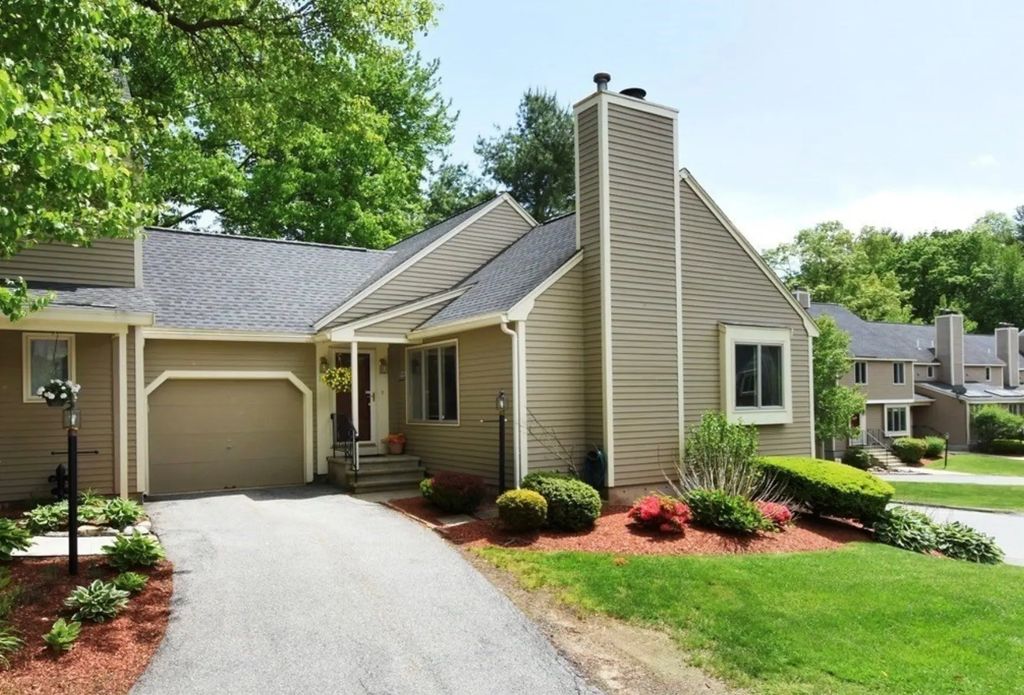 191 Brickett Hill Circle #191, Haverhill