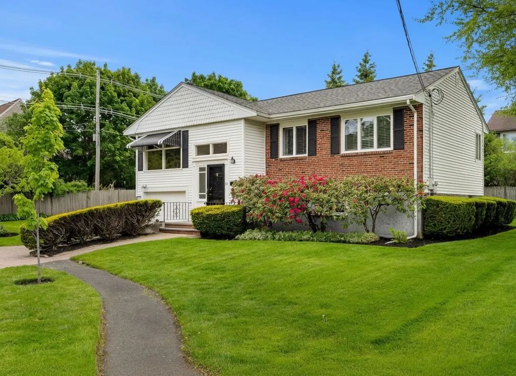 25 Countryside Ln, Marblehead