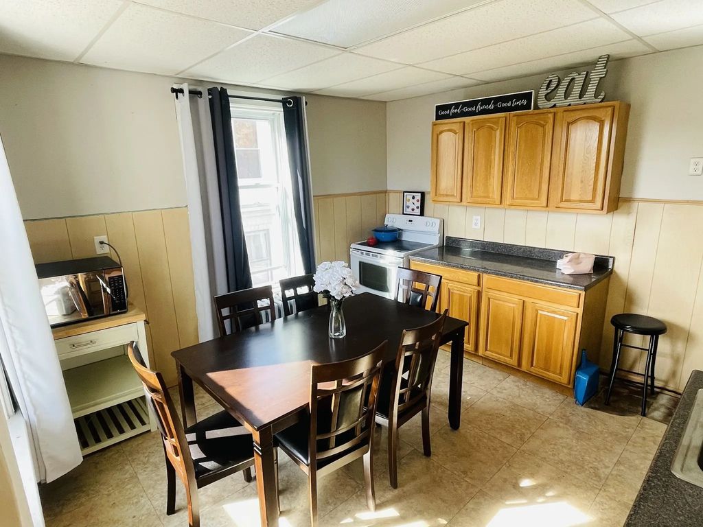 192 Beech St #2, Holyoke