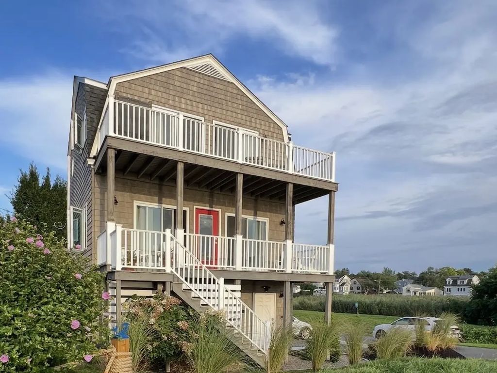 300 Common Fence Point, Portsmouth