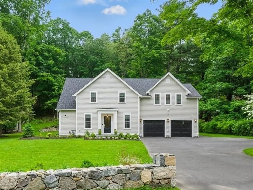 98 Great Plain Ave, Wellesley