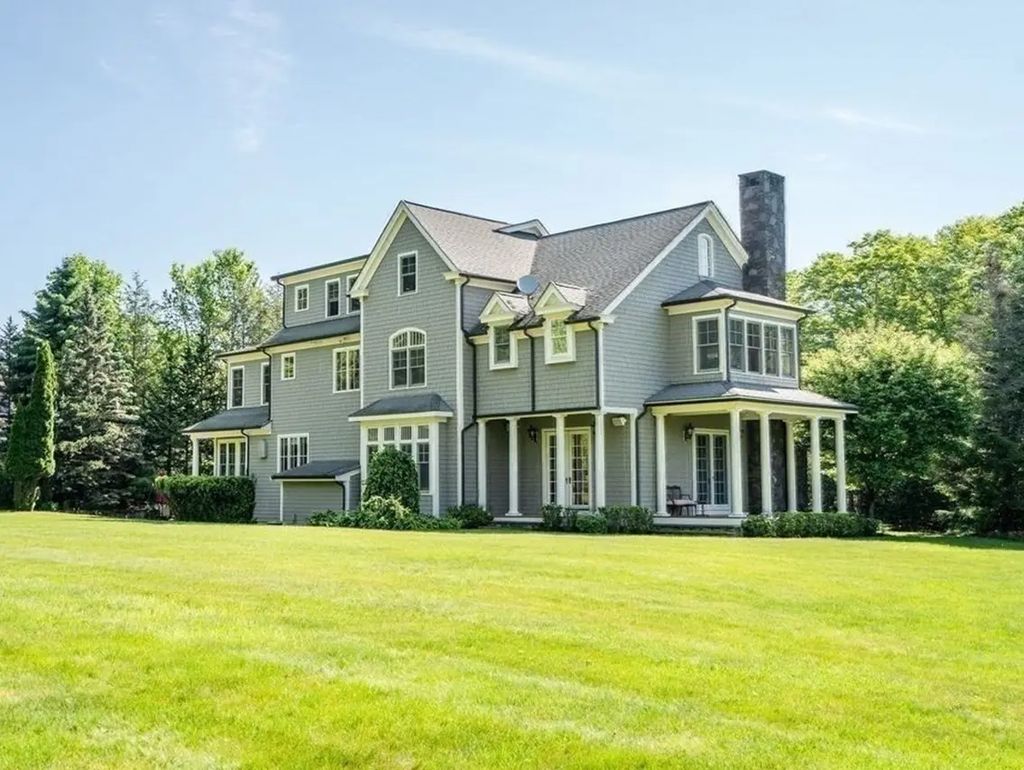 2 Stonegate Ln, Dover