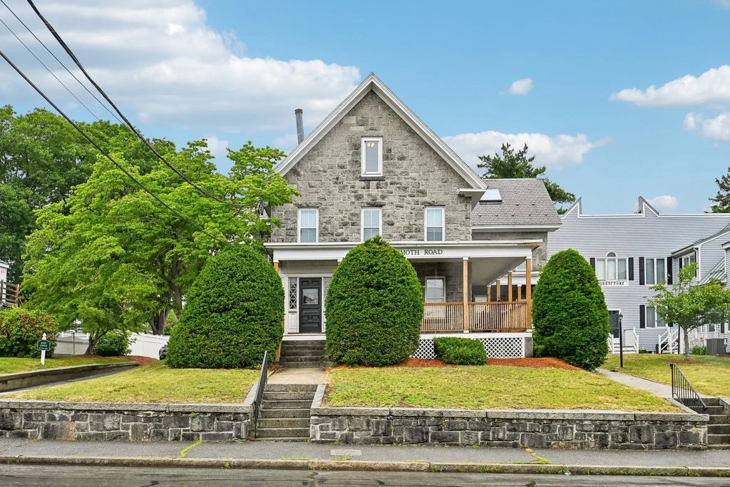 325 Mammoth Rd #3, Lowell