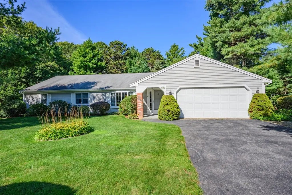 87 Foxglove Rd, Barnstable