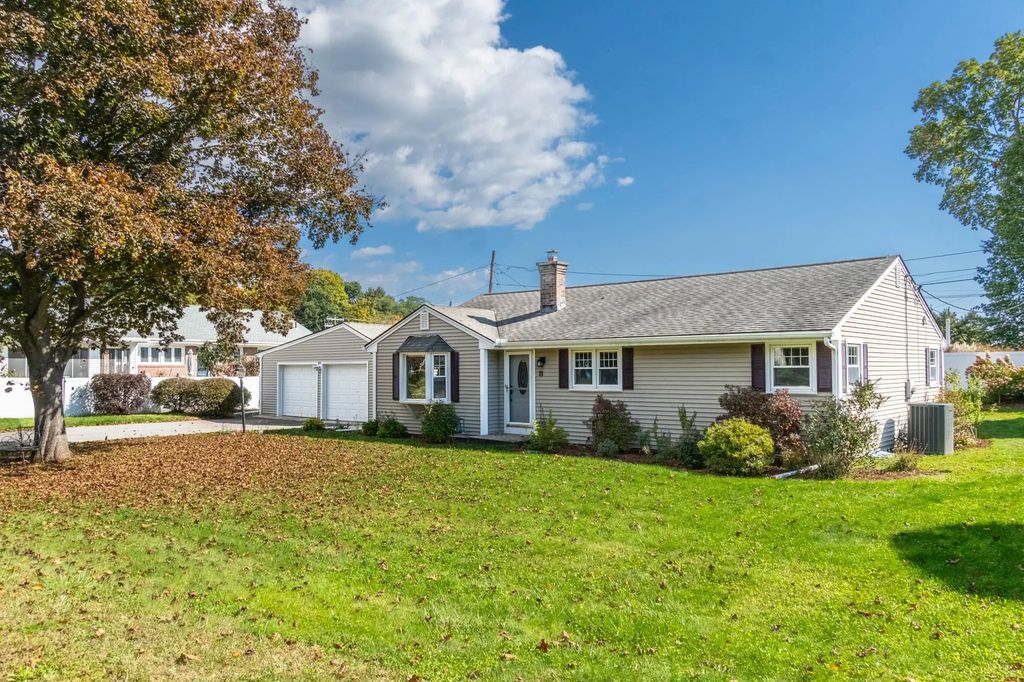 11 Hillview Rd, Holyoke