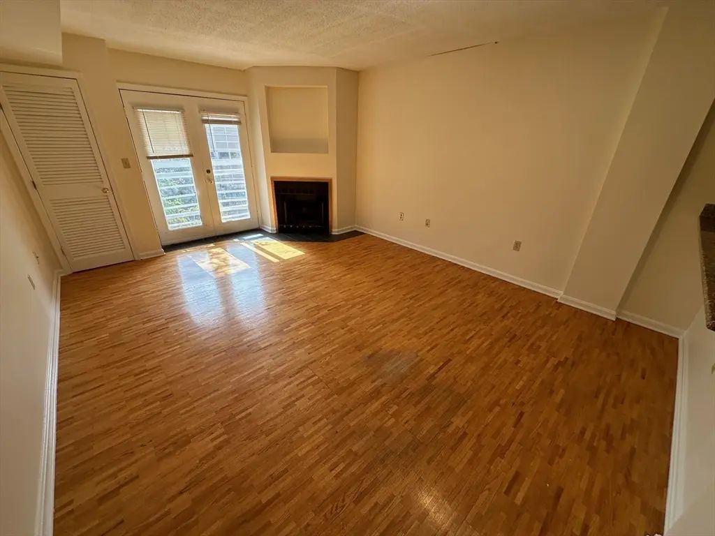 345 Franklin Street #406, Cambridge