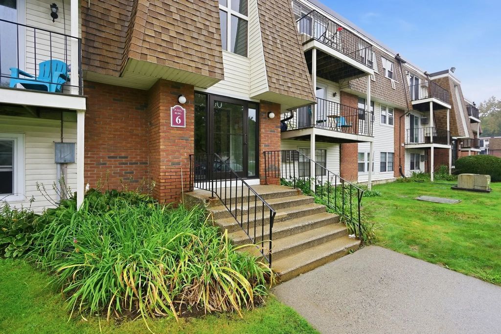 80 Damon Rd #6308, Northampton