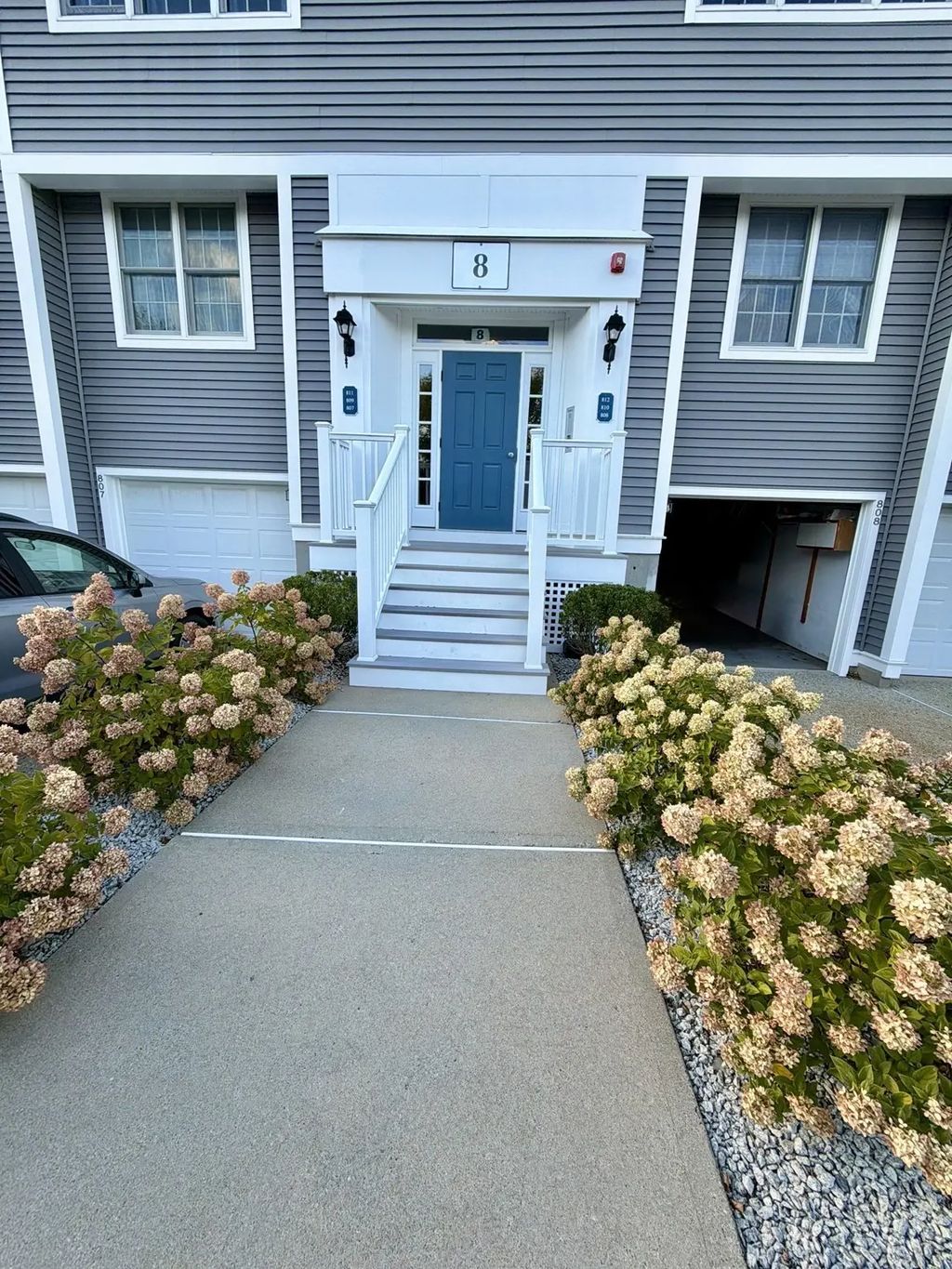 700 Shore Dr #808, Fall River