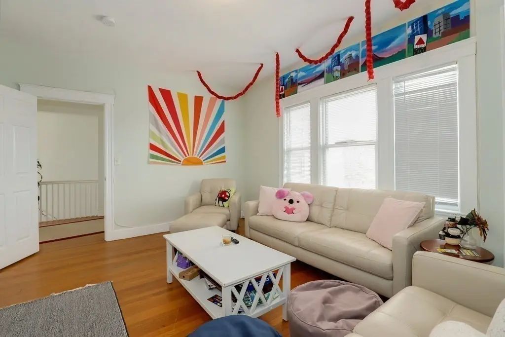 62 Algonquin Rd ##1, Newton
