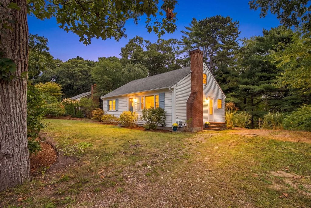172 Telegraph Rd, Dennis