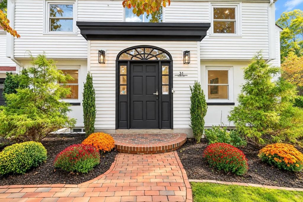 31 Alba Rd, Wellesley