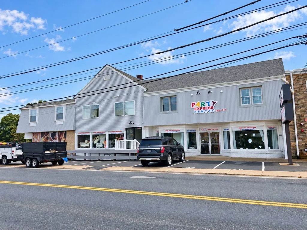 235 Barnstable Rd, Barnstable