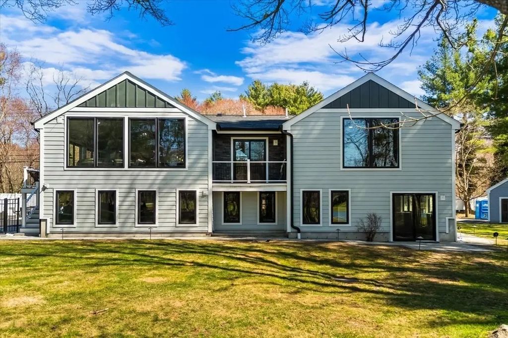 901 Randolph Ave, Milton