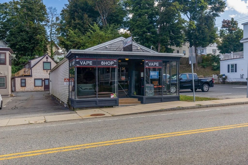 24 Samoset St, Plymouth