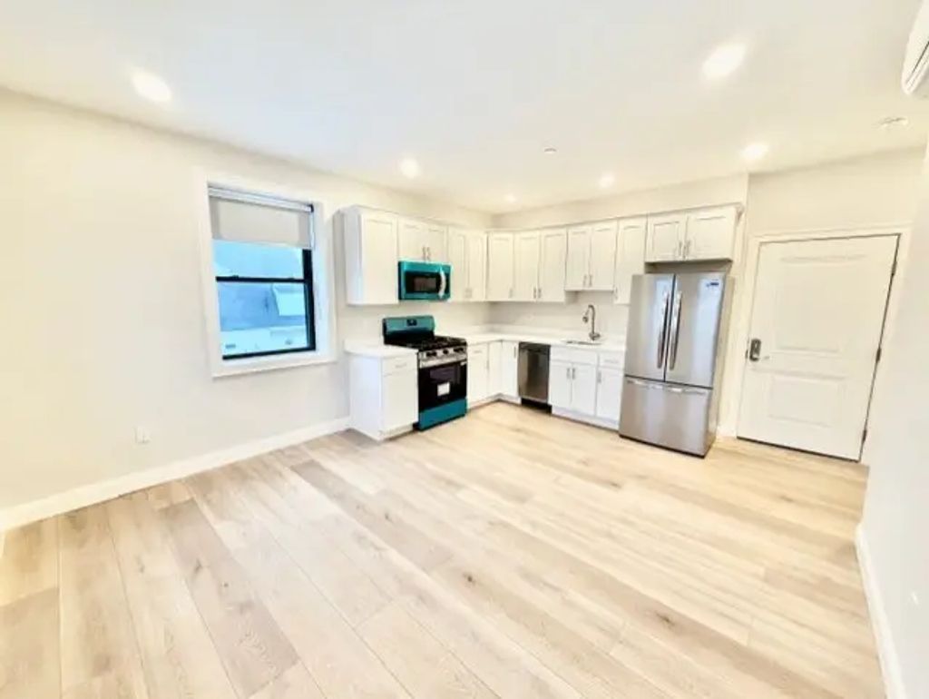 220 Winthrop #302, Winthrop