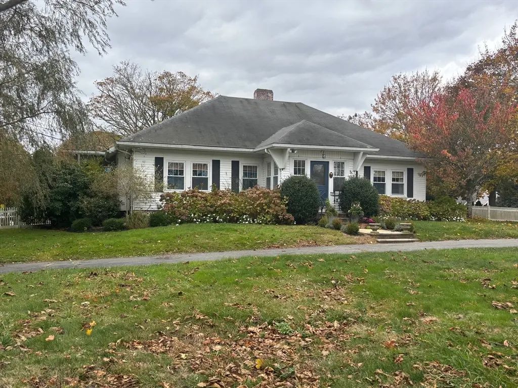 33 Sunset Ln, Barnstable