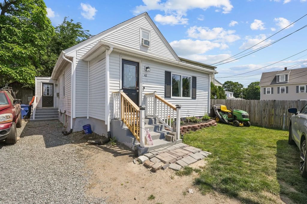 42 Taunton Ave, Seekonk