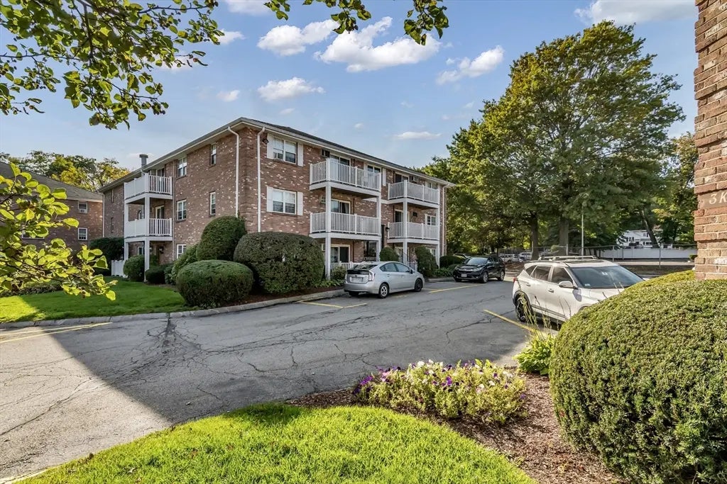 5 Karen Cir #16, Billerica