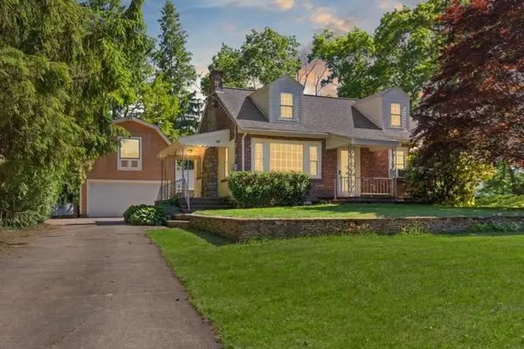 84 Walnut St, Walpole