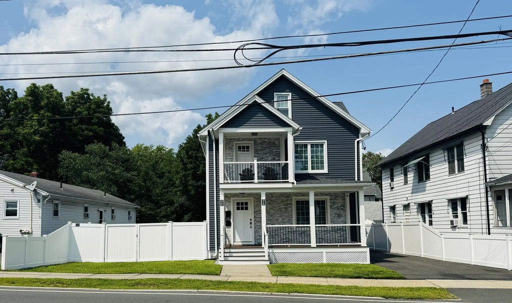 318-320 Goodwin St, Springfield