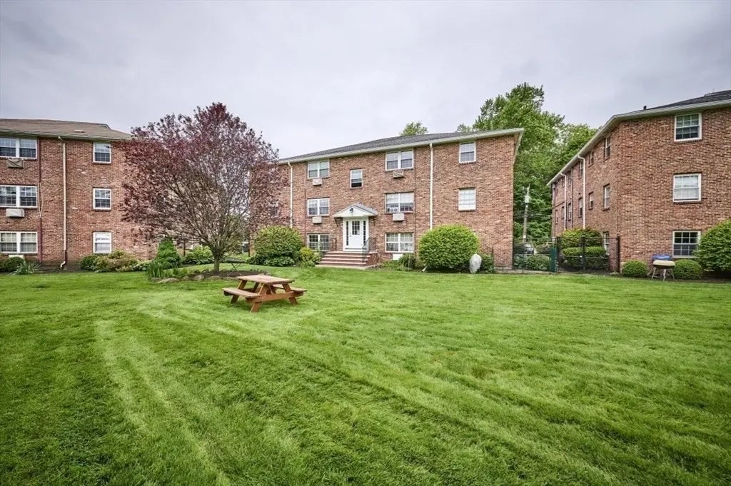 3 Colonial Village Drive #10, Arlington