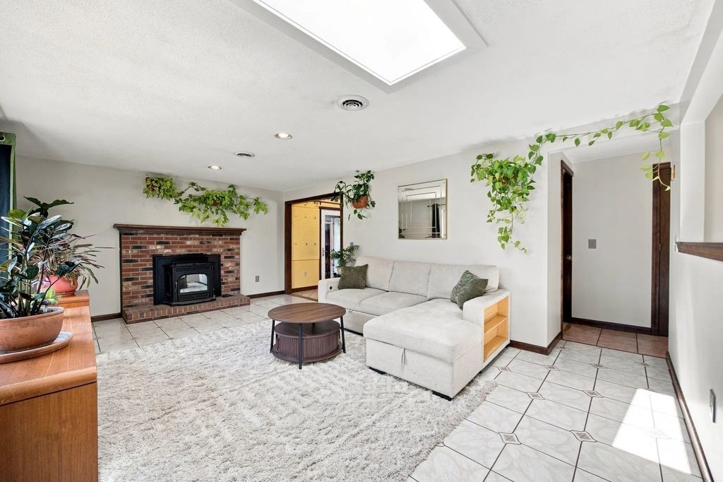 47 Overlook Dr, Easthampton