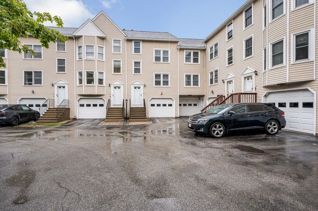 1541 Middlesex St #28, Lowell