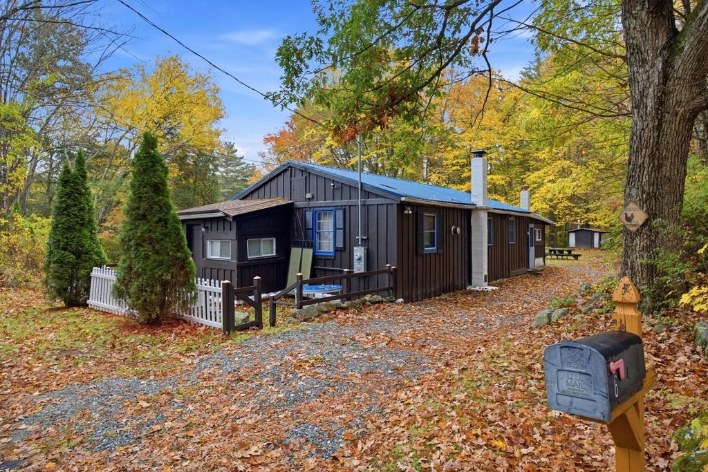 6 Crowhill Road, Monson