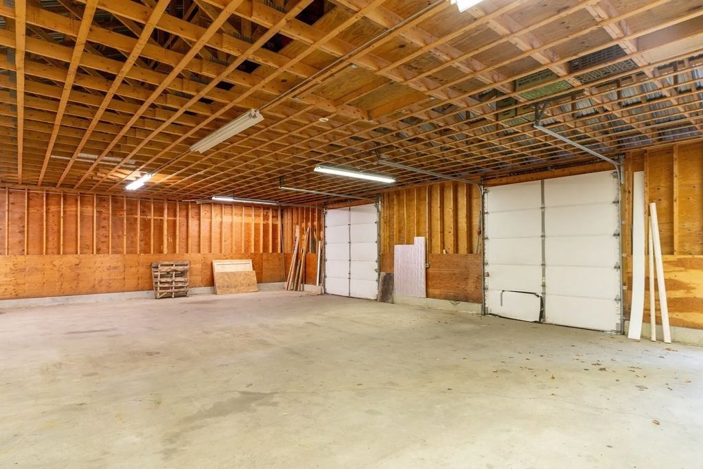 229 N Main St, North Brookfield