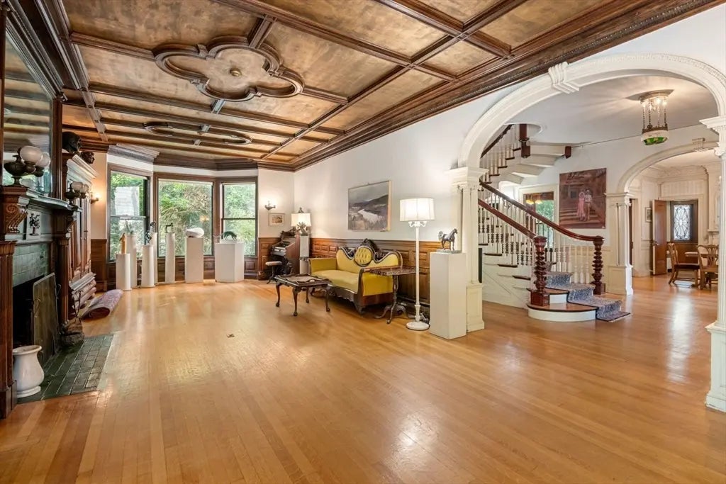 9 Downing Road, Brookline