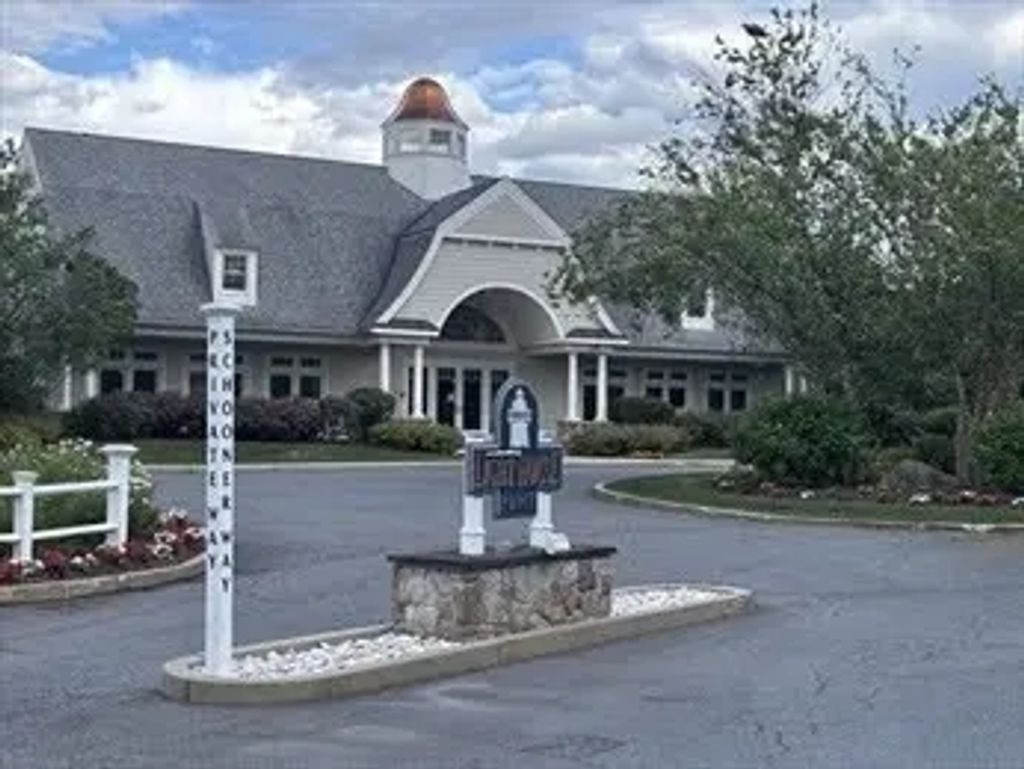 606 Schooner Way #606, Plymouth