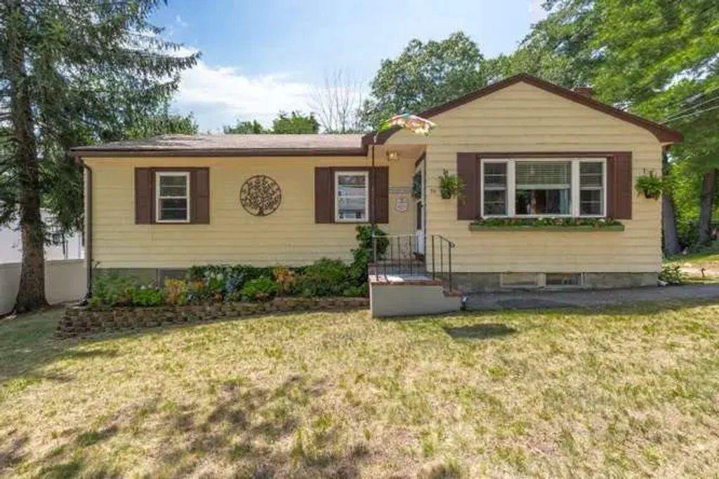 70 Montrose Ave, Wakefield