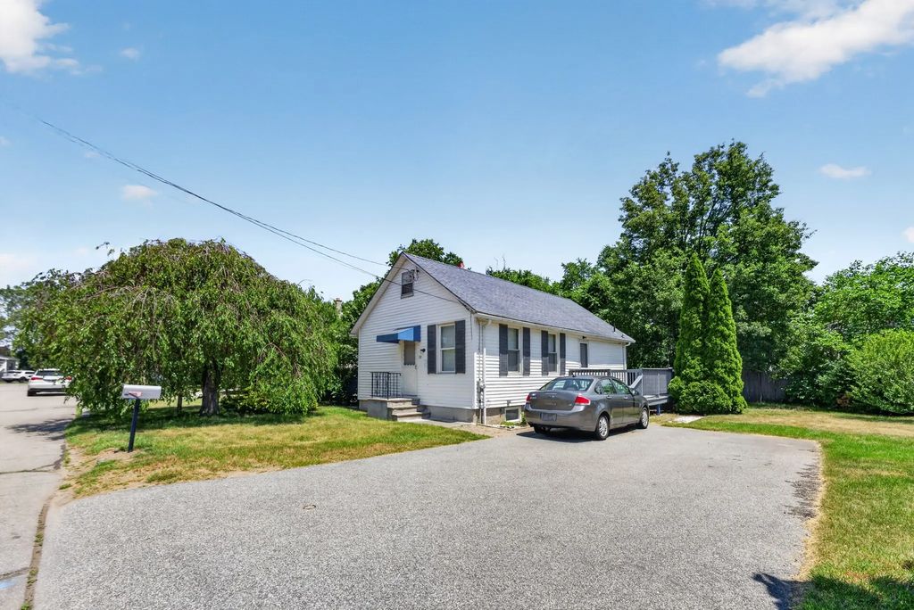 50 Lloyd Ave, Warwick