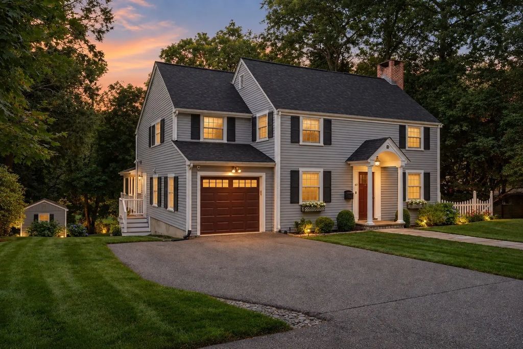 42 Sheridan Rd, Wellesley
