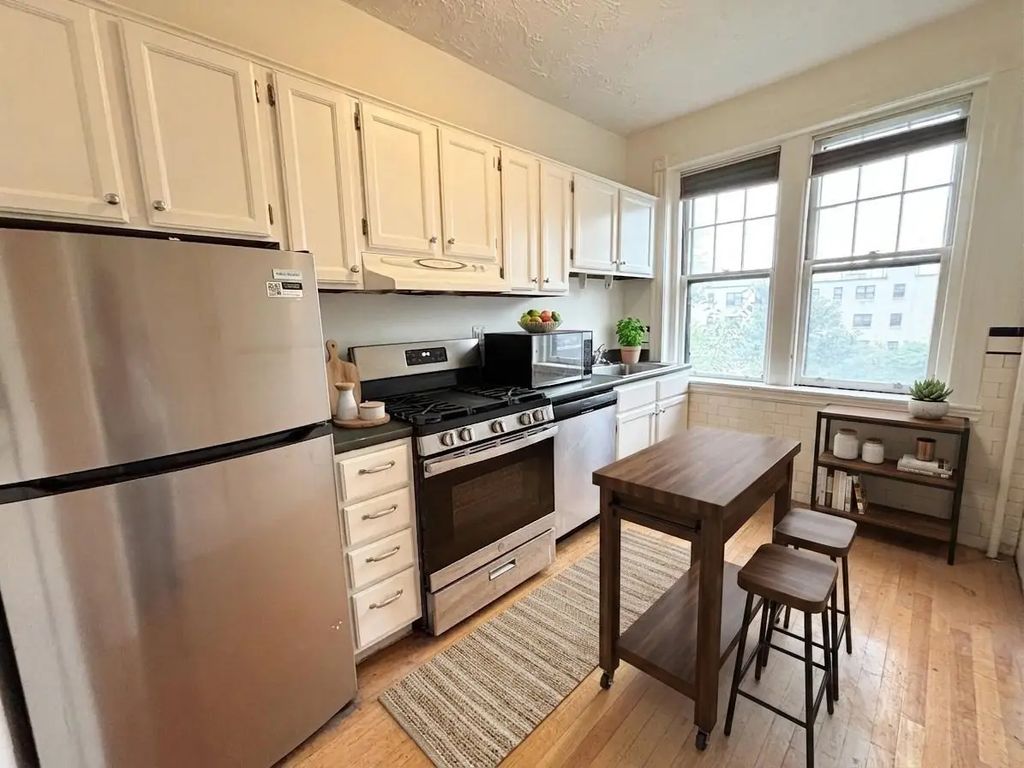 455 Washington St #4, Brookline