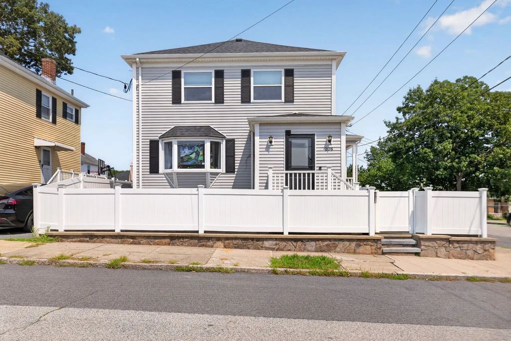 208 Hudson St, Fall River