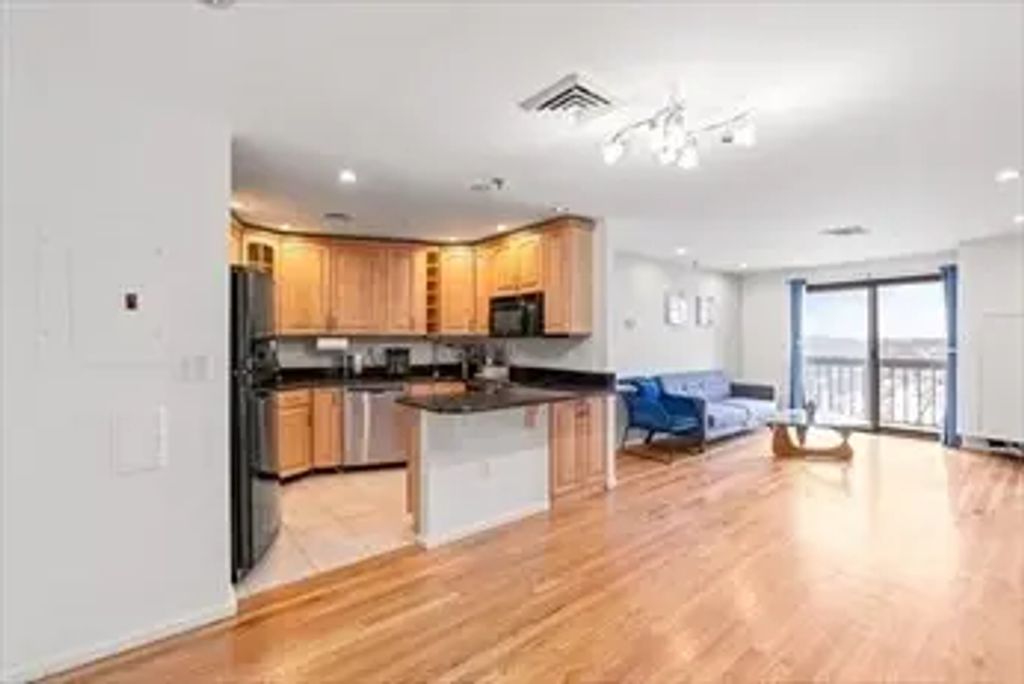 90 Quincy Shore Dr #721, Quincy
