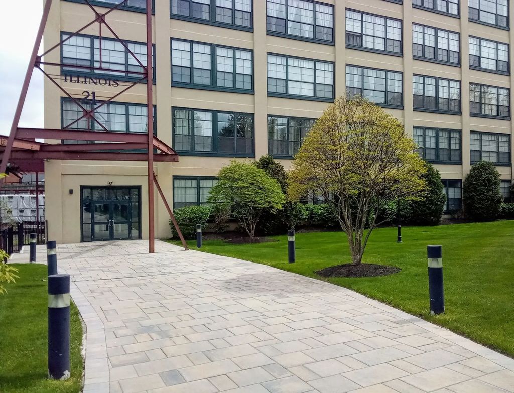 21 Illinois St #202, Worcester
