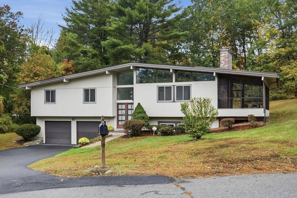 10 Pioneer Circle, Andover