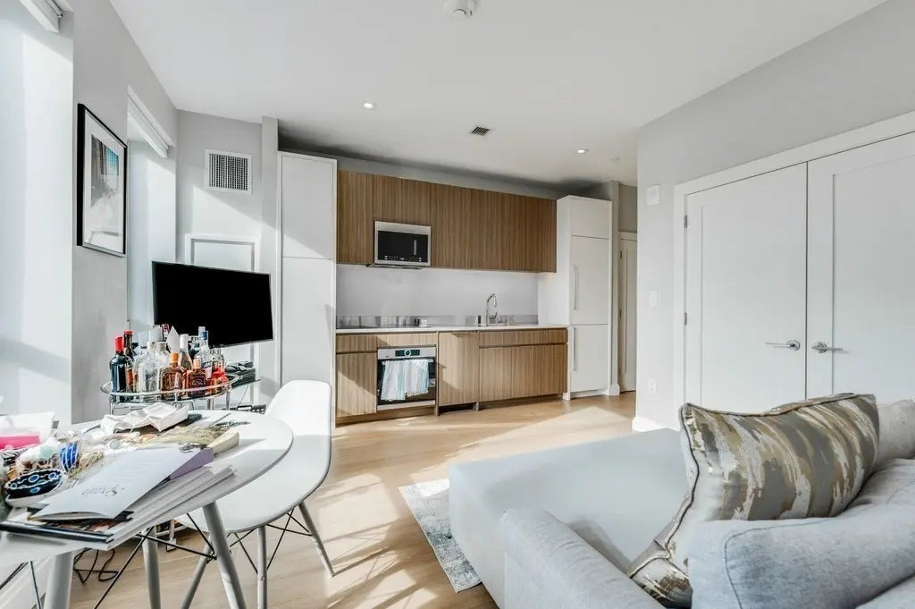 100 Shawmut #411, Boston